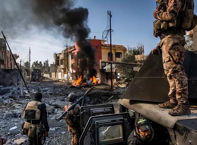 报复来得太快！俄军中将被斩首后，普京下令复仇，乌多地陷入火海