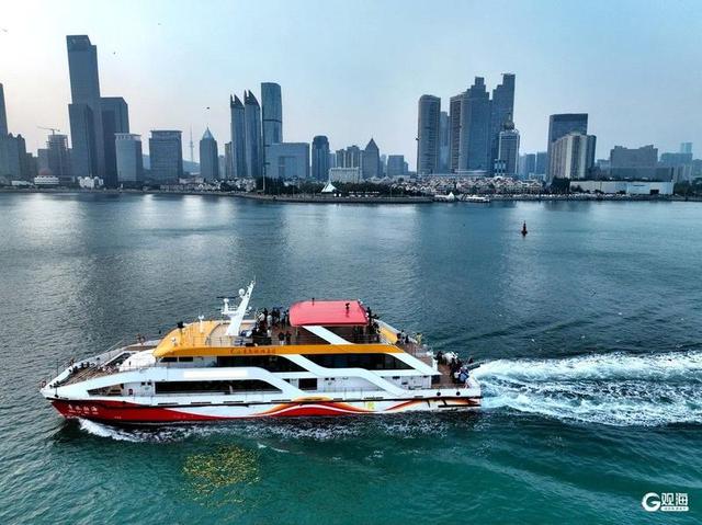 喂海鸥、赏夕照，青岛海上观光迎来最佳时节