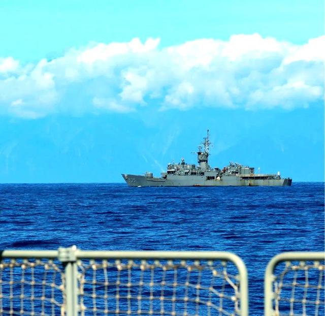 赶在解放军围台前，俄外长表态：若台海爆发冲突，俄支持中国统一