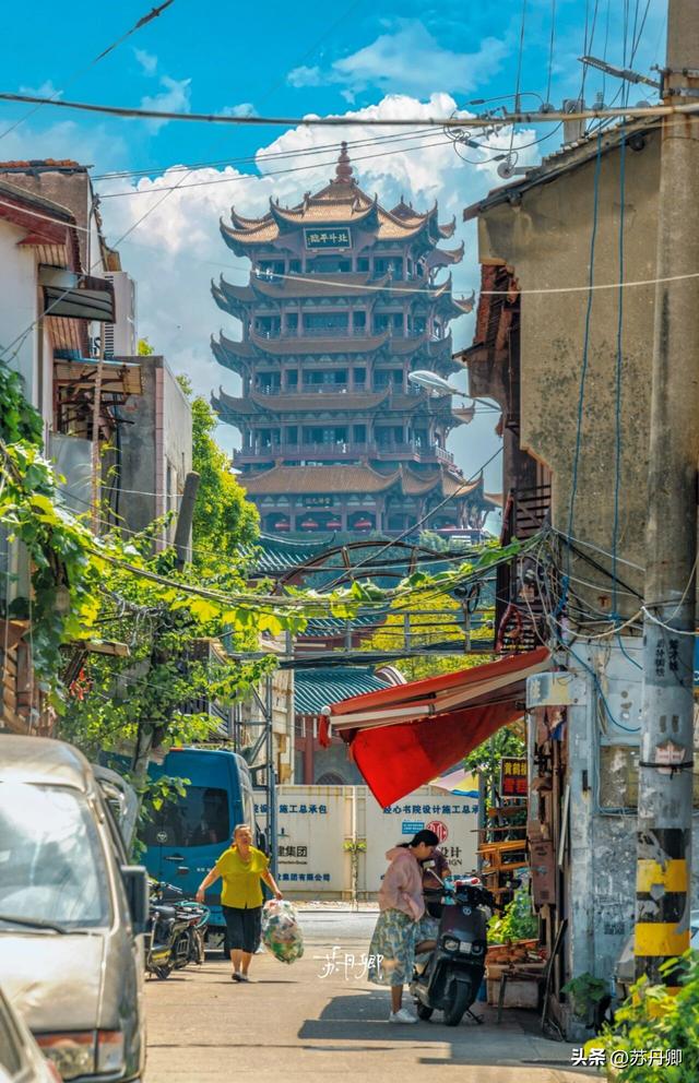武汉得胜桥：黄鹤楼经典机位之一，曾是武汉最具烟火气的一条老街