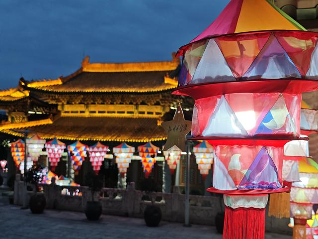 别跑远了！同安梅山寺元宵灯会亮了，古寺+实景花灯，免费逛到爽