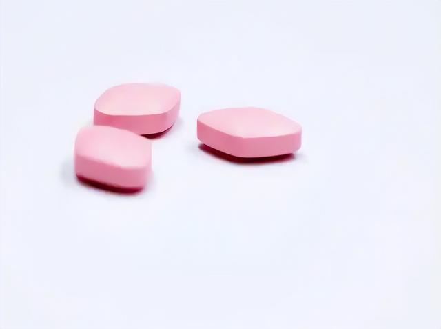 医生提醒：吃他达拉非时别碰这4样东西，小心引发猝死危险！