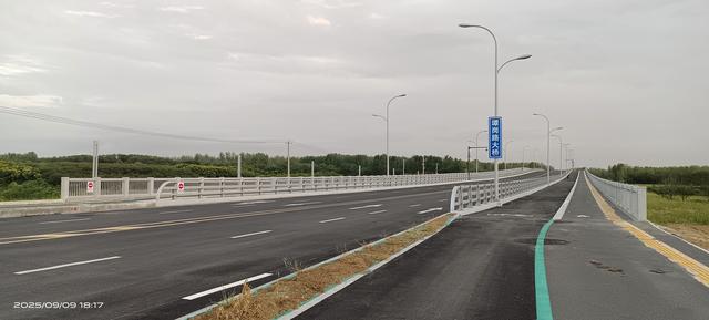 谭岗路大桥风景如画，可惜尚未放行