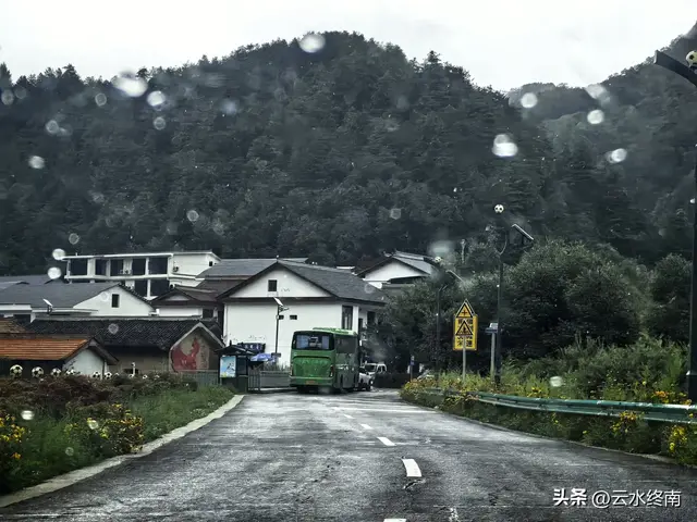 情人谷牛奶湖高山草甸：蜀道中“秦岭秘境”变成了一路的网红景点