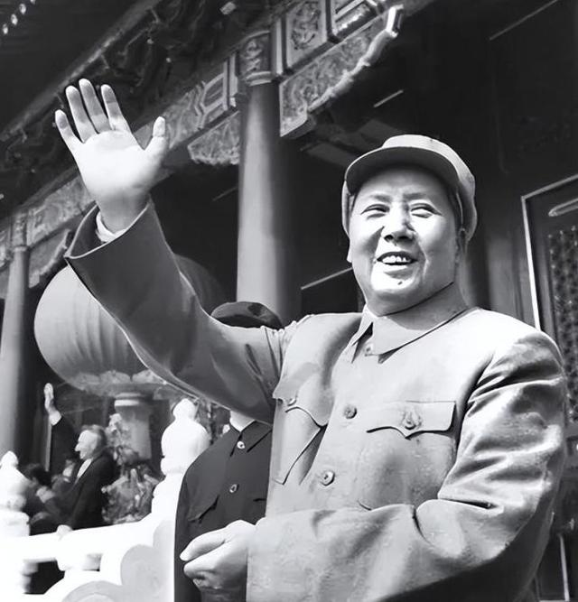 毛主席为何一生不进故宫，终生再未回延安？周总理的谈话道出实情