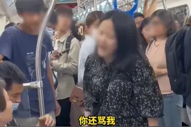 上海地铁两女子因抢位置起争执 短发女子：警察是帮我的 不帮外地人图片