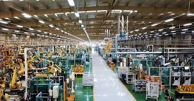 大批战略物资，纷纷达中国港口，西方世界嗅到了“不寻常”的味道