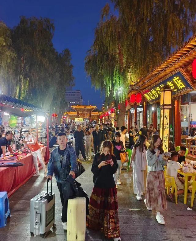 北京没想到，兰州也没想到，如今甘肃张掖，成了西北遛弯的好去处