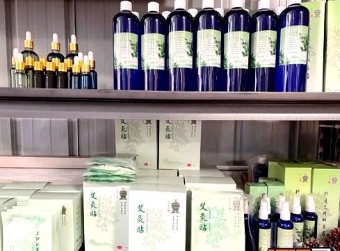 荆州：80后夫妻返乡“干大事”  古法新制变“草”为宝