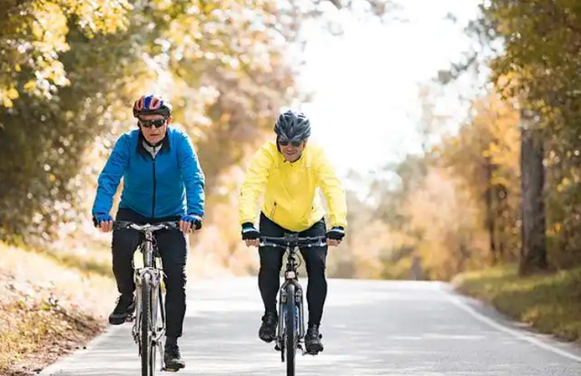 “经常运动”被推翻？医生建议：过了57岁，最好保持6个锻炼习惯