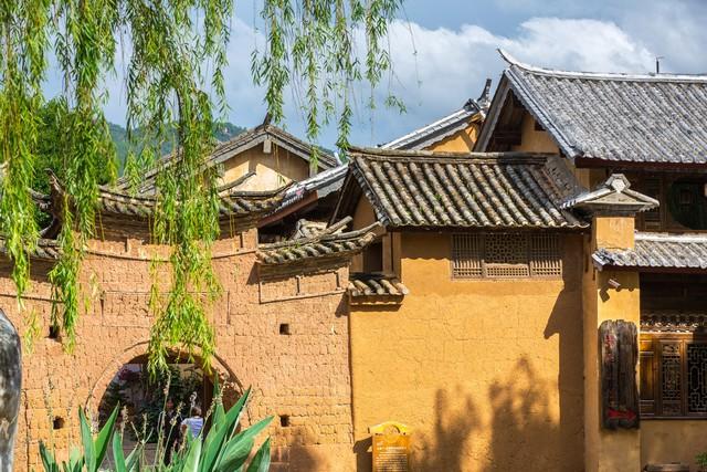 新来女秘书业务不熟，我手把手教她，她身上的香水味让我有点分心