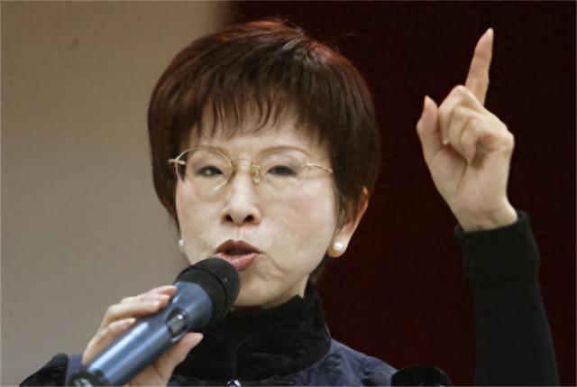 中方举办国宴欢迎贵宾，洪秀柱被安排在主桌迎客，与港澳特首同席