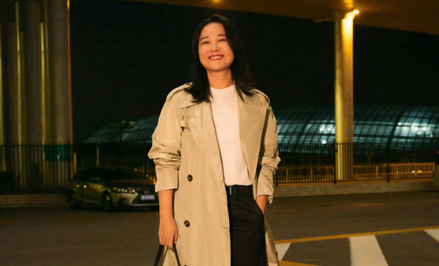 拒绝上春晚、解散公司，淡出综艺，43岁的贾玲把自己“作”没了？