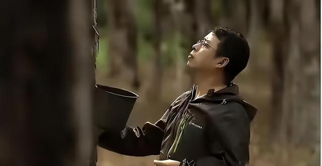 那个曾扬言让中国给全世界道歉，惨遭央视开除的阿丘，如今怎样了