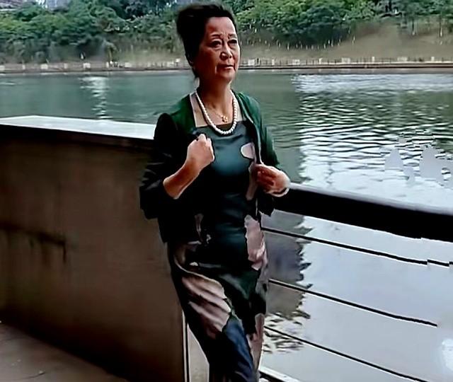 2003年，湖南小伙爱上二婚，还大他24岁的大妈，恋爱21年如今咋样