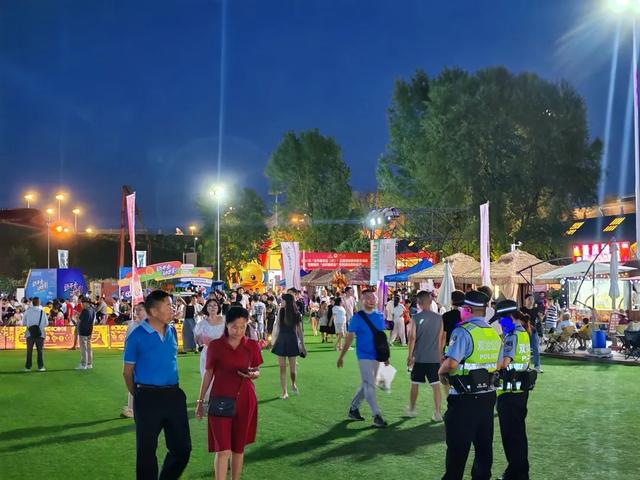 多彩贵州城：避暑热潮涌动 夜经济绽放新活力