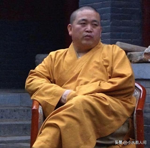 女网红谈释永信，曾去少林寺住3天花1万，姐妹们凌晨争着去他房间