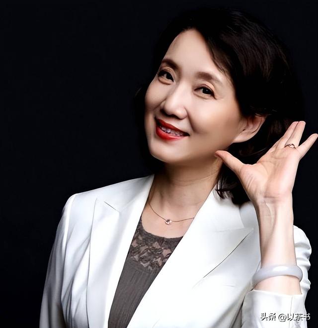 李修平近况：身材高挑资深美，结婚20年无儿女，专注事业不内耗