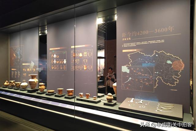 青海省博物馆：参观青海历史文物展