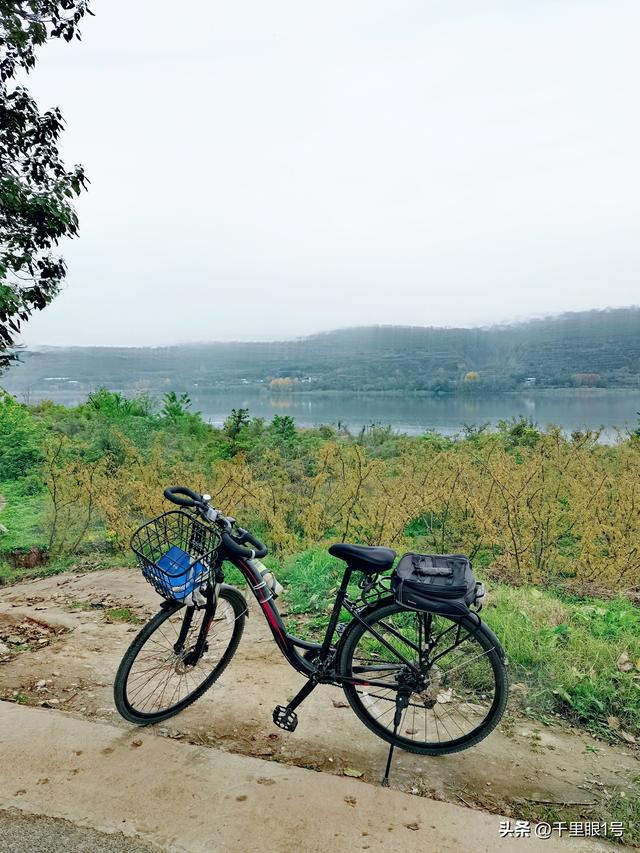 三原冯村水库满库运行，溢洪道开始下泄了