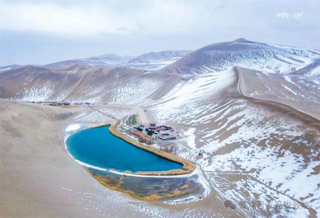 大漠敦煌2025年初冬雪景美如画