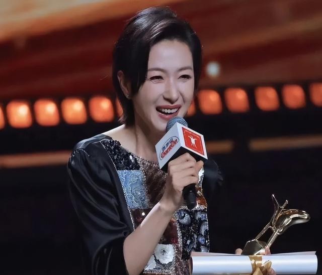 因长的太漂亮，七次拒绝导演“要求”被封杀，如今43岁凭实力走红