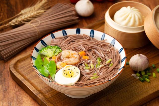 为什么不吃米饭、面条等主食后，体重会快速下降？