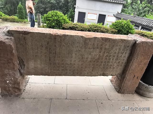 他在全国的5个墓，现在去过两个：“推敲”下安岳荒郊野外的这个