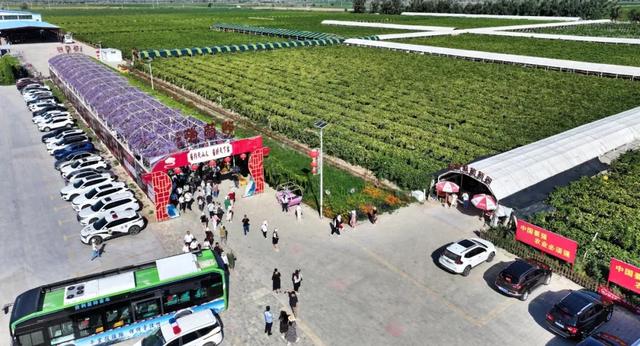 景区火 玩法多 消费热——师市“双节”消费市场“热”力十足