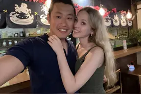 凭什么？山东小伙接连和3个俄罗斯美女离婚，如今又娶海归白富美图片