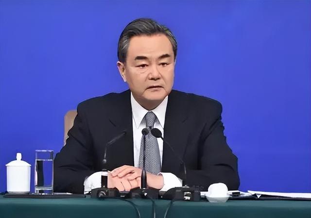 改完行程后，王毅被高规格接待	，中方坐上专车，美国威胁非洲小国