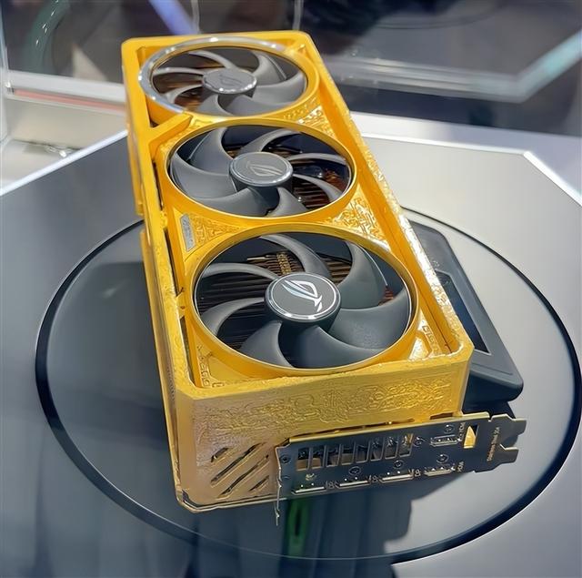 500多万 史上最贵！华硕打造纯黄金版RTX 5090D显卡 用了足足5公斤