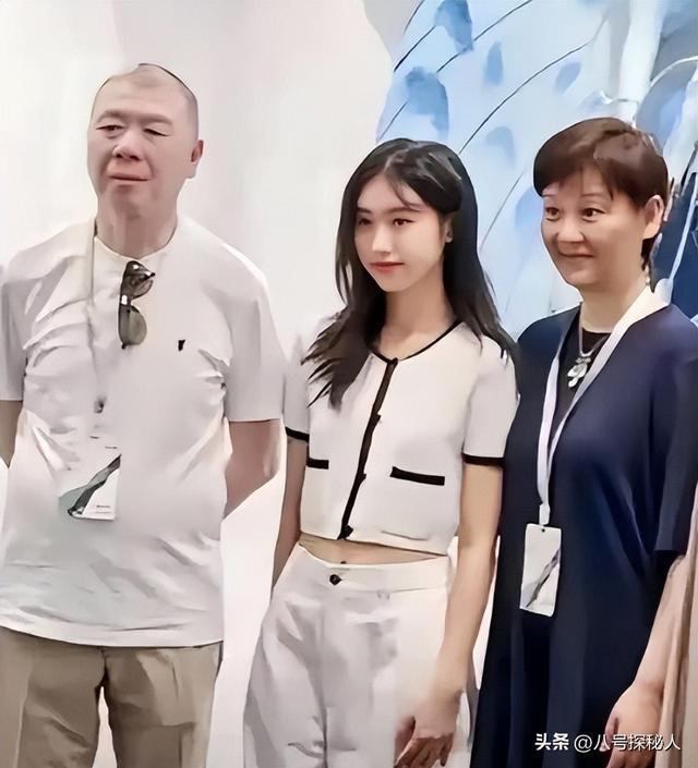 徐帆回应离婚5个月，冯小刚近况曝光，他的“小心思”再藏不住了