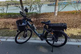 担心摩托车禁行，忧虑电瓶车续航短，也许你可以尝试电助力自行车图片