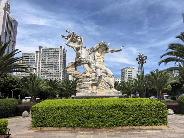宽广宁静的大理明珠广场