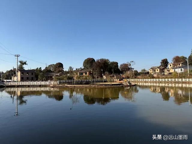 走石林仙女湖、观雷打石石林，徒步穿越绵延石林间，我们惊叹不已