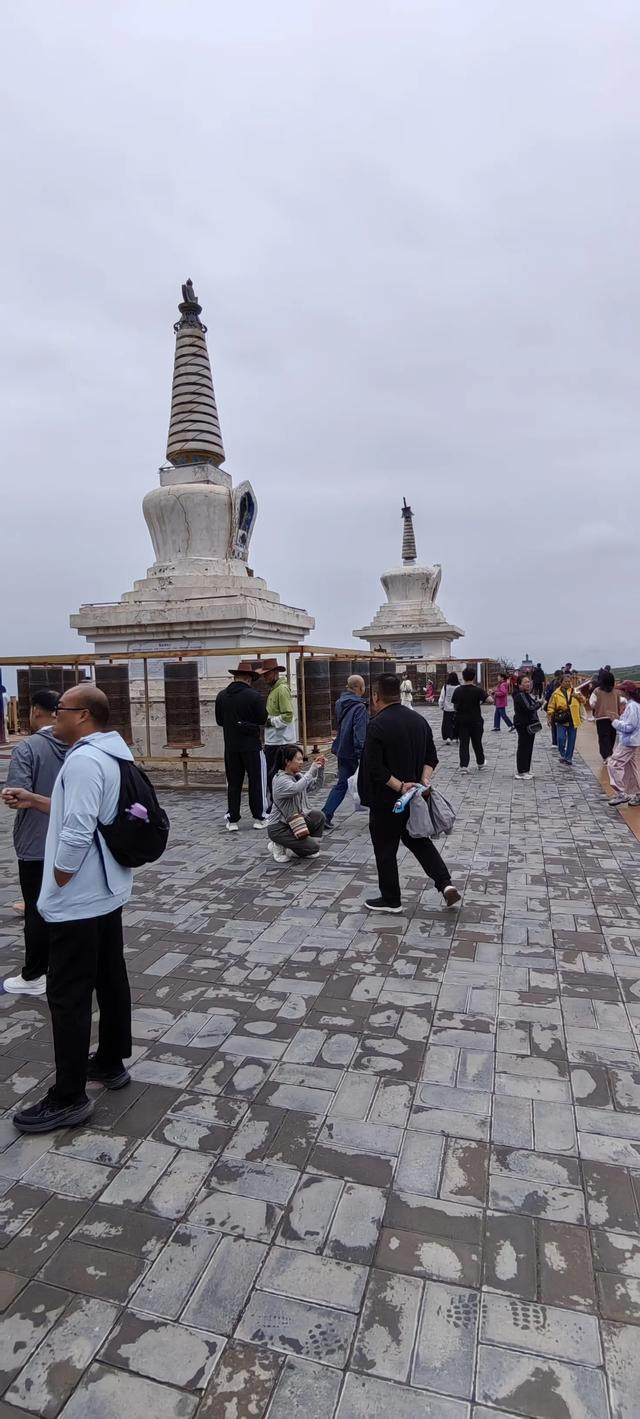 马蹄寺千佛洞旅游文化景区。