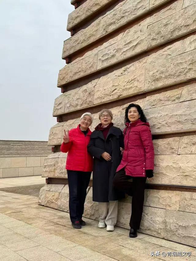 盘龙悠远银杏黄 水中学友情谊长