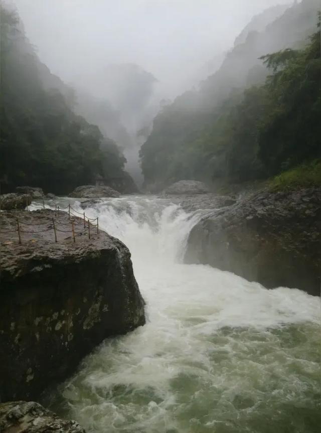 鸳鸯溪 邂逅自然与浪漫的梦幻之境