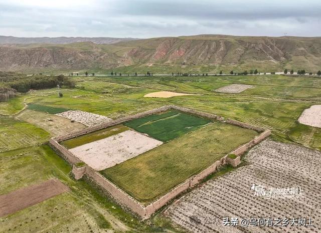 被村民遗弃的干柴洼古城，始建于汉代，1936年红军在此惨胜