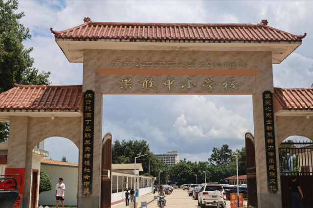 这个地区虽不属于中国，但他们早就把北京视为首都，说汉语穿汉服