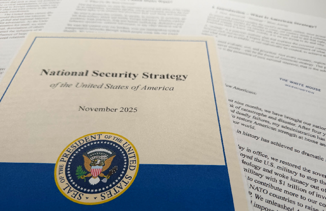 15年前美国出了个高人，特朗普的每一步都被他算中了