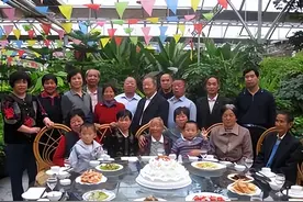 男人嫌弃妻子是全职妈妈不挣钱，坚持离婚，离婚后生活鸡飞狗跳图片