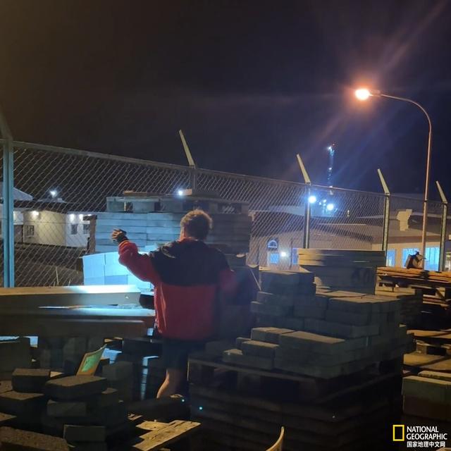 冰岛夏末，又到了“把小海鹦抛下悬崖”的季节