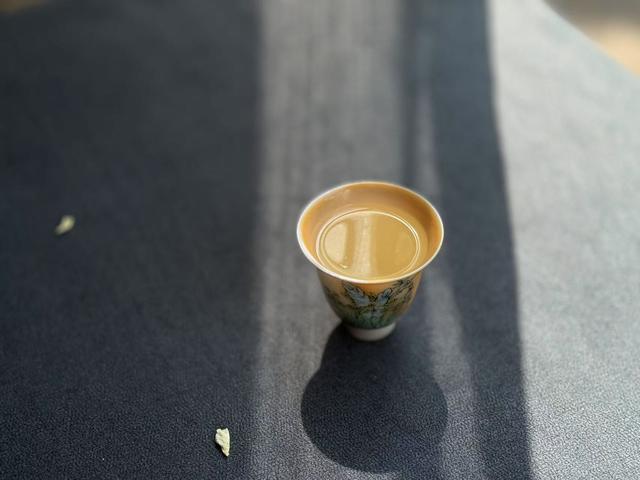 秋天为什么要多喝老白茶？2个难以拒绝的优势，看看你喝对了吗？