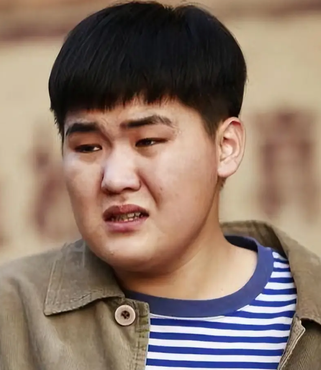 风向变了？央媒公开点名闫学晶	，文案信息量大，32岁儿子也被连累