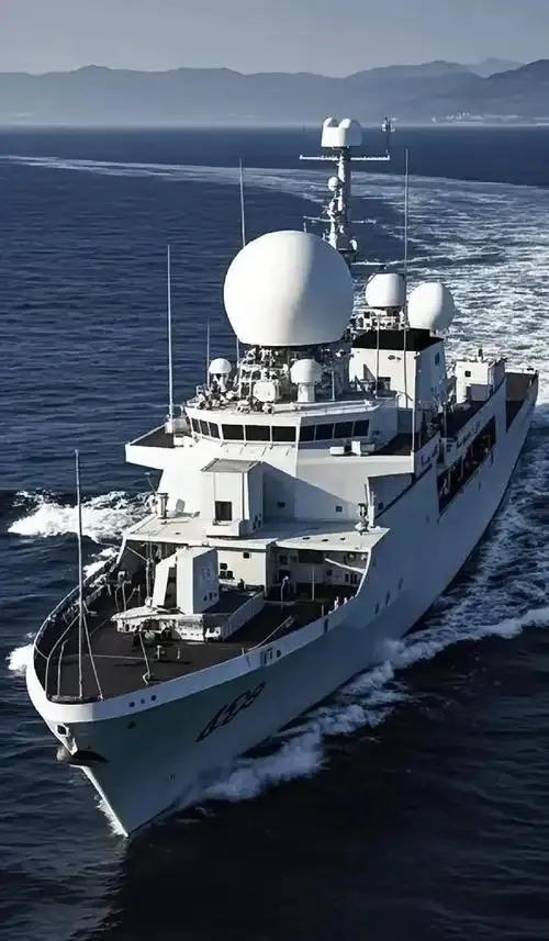 日本叫嚣要在台海击沉福建舰，话音未落，中国055舰队抵达日本