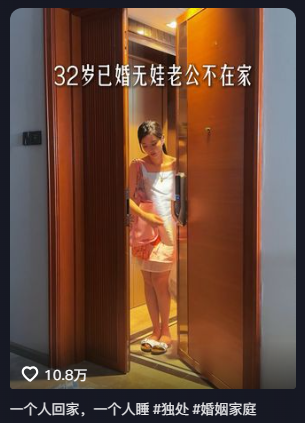 离婚仅1个月再看猴哥与前妻，一个急找下家，一个证实痞幼没说错