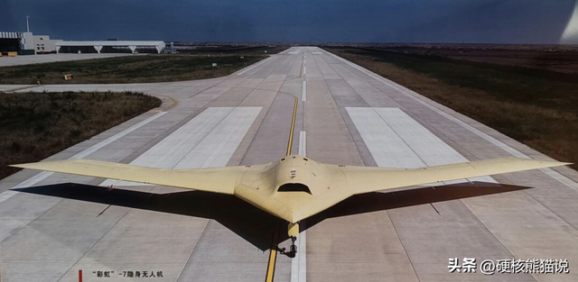 迷你版B21，中国彩虹7成功首飞，我们已经把飞翼隐身无人机白菜化