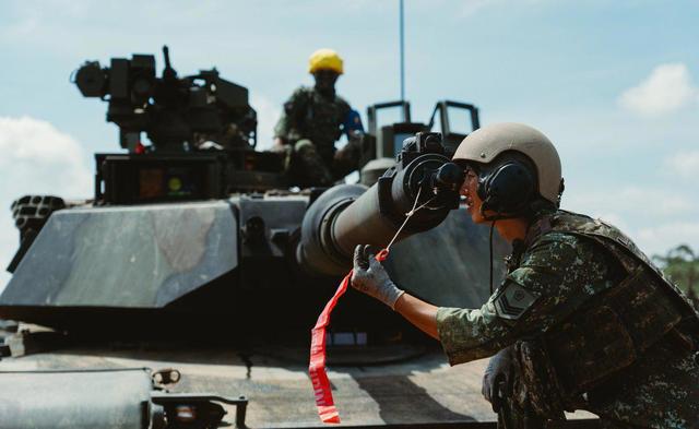 蒋万安再次亮明立场，坚持反对两岸统一，郑丽文也让大陆寒心了